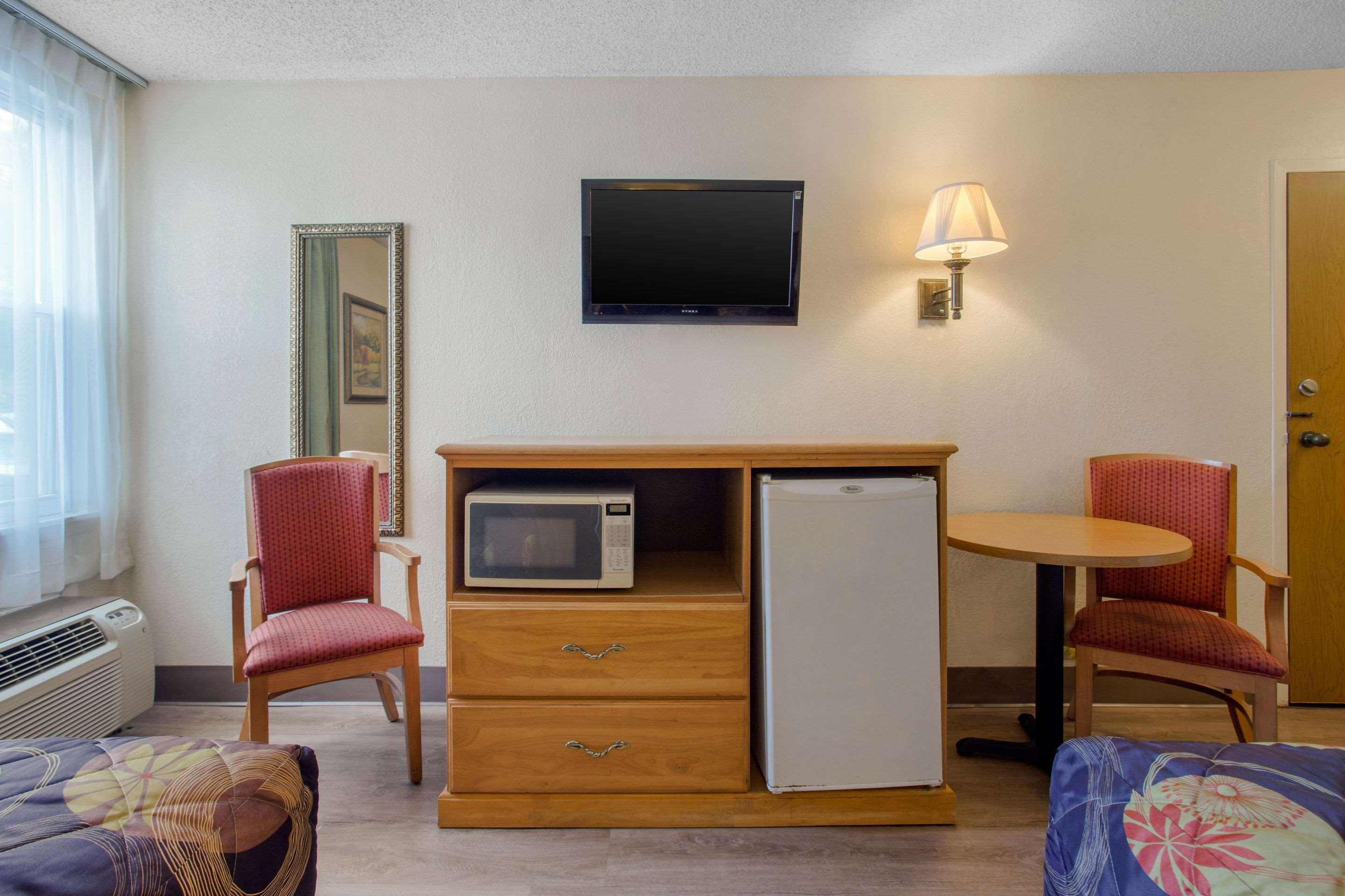 Rodeway Inn Asheville Exteriör bild